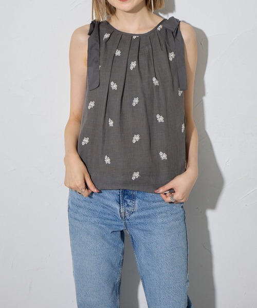 each（イーチ）の「フラワーエンブロイダリーショルダーリボンノースリブラウス【セットアップ対応】（シャツ/ブラウス・レディース・ブラック/グレー・FREE）」の13枚目の写真