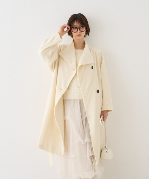 EMMA ROUGE VIF(エマルージュヴィフ)の「【一部店舗限定】ショートビーバーニュアンスカラーコート(その他アウター・レディース・オフホワイト/チャコールグレー・フリー)」の5枚目の写真