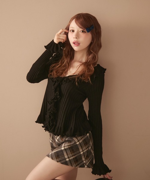 TITTY&CO.（ティティーアンドコー）の「フリルリブニット（カーディガン/ボレロ・レディース・アイボリー/ブルー/ブラック/グレー・FREE）」の3枚目の写真