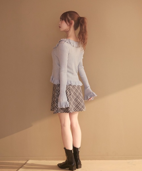 TITTY&CO.（ティティーアンドコー）の「フリルリブニット（カーディガン/ボレロ・レディース・アイボリー/ブルー/ブラック/グレー・FREE）」の5枚目の写真