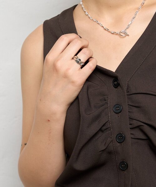 WHO'S WHO gallery(フーズフーギャラリー)の「ツイストリング(リング・レディース・シルバー・FREE)」の1枚目の写真