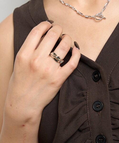 WHO'S WHO gallery(フーズフーギャラリー)の「ツイストリング(リング・レディース・シルバー・FREE)」の3枚目の写真