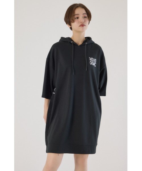 RODEO CROWNS WIDE BOWL(ロデオクラウンズワイドボウル)の「Right shoulder LOGOパーカーワンピース(ワンピース・レディース・ブラック/カーキ/オフホワイト・FREE)」の4枚目の写真