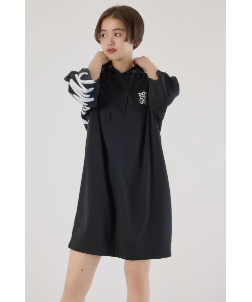 RODEO CROWNS WIDE BOWL(ロデオクラウンズワイドボウル)の「Right shoulder LOGOパーカーワンピース(ワンピース・レディース・ブラック/カーキ/オフホワイト・FREE)」の5枚目の写真