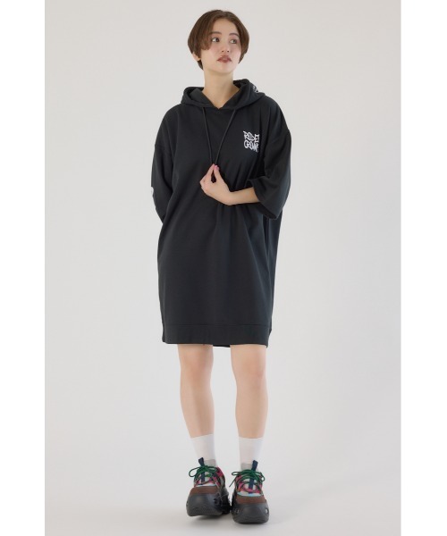 RODEO CROWNS WIDE BOWL(ロデオクラウンズワイドボウル)の「Right shoulder LOGOパーカーワンピース(ワンピース・レディース・ブラック/カーキ/オフホワイト・FREE)」の7枚目の写真