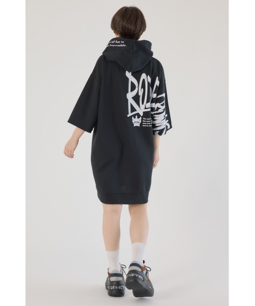 RODEO CROWNS WIDE BOWL(ロデオクラウンズワイドボウル)の「Right shoulder LOGOパーカーワンピース(ワンピース・レディース・ブラック/カーキ/オフホワイト・FREE)」の9枚目の写真