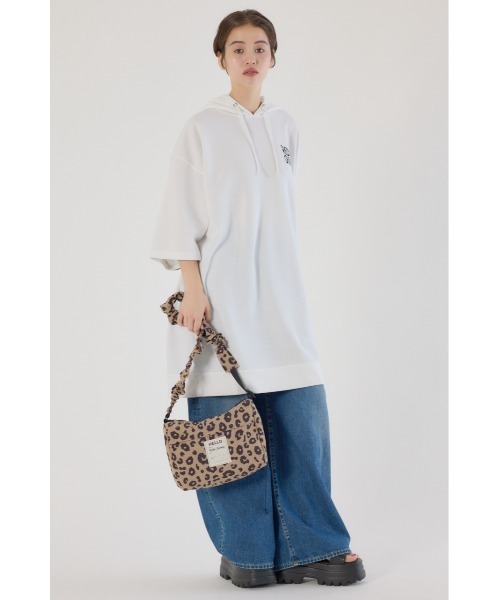 RODEO CROWNS WIDE BOWL(ロデオクラウンズワイドボウル)の「Right shoulder LOGOパーカーワンピース(ワンピース・レディース・ブラック/カーキ/オフホワイト・FREE)」の14枚目の写真