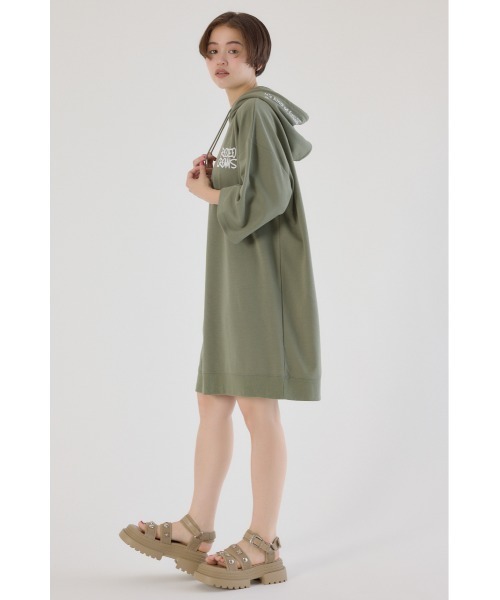RODEO CROWNS WIDE BOWL(ロデオクラウンズワイドボウル)の「Right shoulder LOGOパーカーワンピース(ワンピース・レディース・ブラック/カーキ/オフホワイト・FREE)」の20枚目の写真