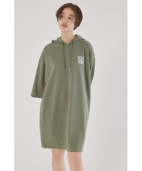 RODEO CROWNS WIDE BOWL(ロデオクラウンズワイドボウル)の「Right shoulder LOGOパーカーワンピース(ワンピース・レディース・ブラック/カーキ/オフホワイト・FREE)」の16枚目の写真