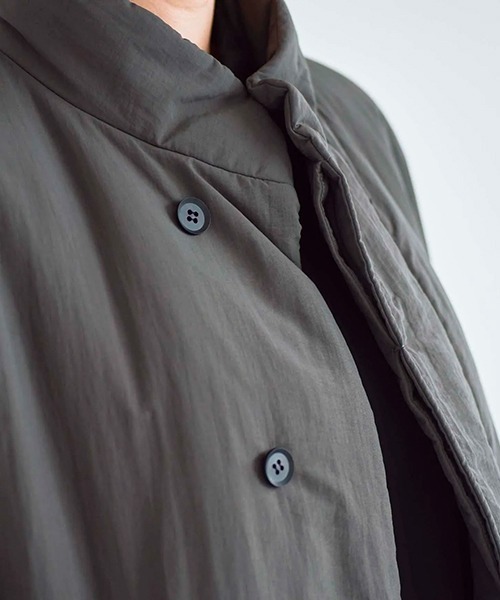 ata(アタ)の「ata vest 1. / 中綿ベスト(ベスト・レディース・チャコール/ベージュ・MEDIUM)」の11枚目の写真