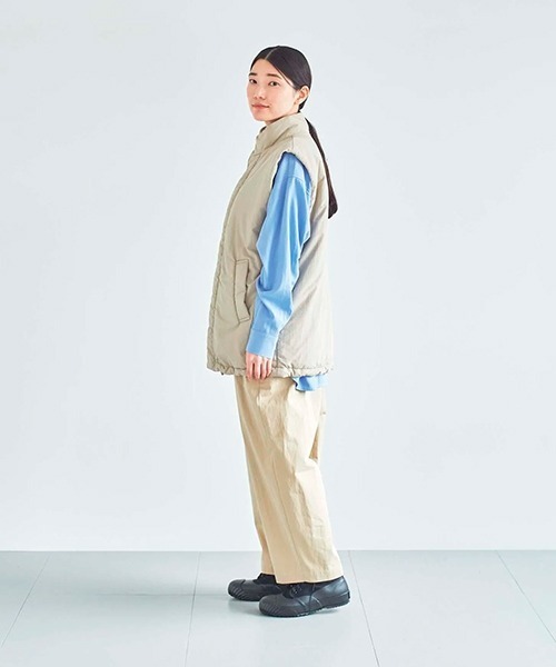 ata(アタ)の「ata vest 1. / 中綿ベスト(ベスト・レディース・チャコール/ベージュ・MEDIUM)」の19枚目の写真
