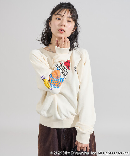 FREAK'S STORE(フリークスストア)の「NBA袖ロゴスウェット(スウェット・レディース・ライトグレー/オフホワイト/チャコールグレー・フリ-)」の4枚目の写真