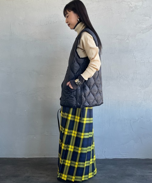 TAION（タイオン）の「【WEB限定】[TAION/タイオン] MILITARY VネックWジップ ダウンベスト（ダウンベスト・レディース・オリーブ/ブラック・L/M）」の9枚目の写真