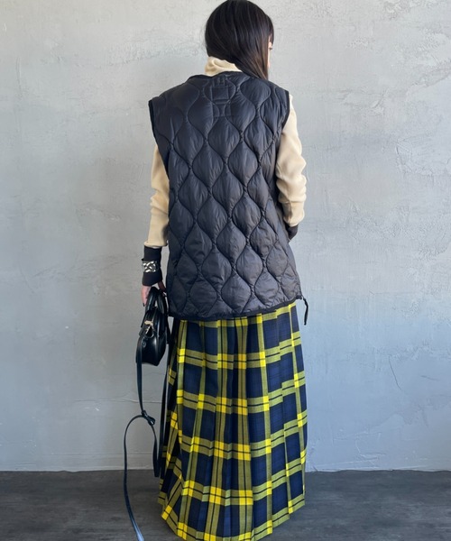 TAION（タイオン）の「【WEB限定】[TAION/タイオン] MILITARY VネックWジップ ダウンベスト（ダウンベスト・レディース・オリーブ/ブラック・L/M）」の10枚目の写真