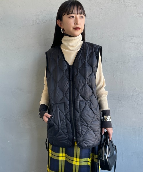 TAION（タイオン）の「【WEB限定】[TAION/タイオン] MILITARY VネックWジップ ダウンベスト（ダウンベスト・レディース・オリーブ/ブラック・L/M）」の11枚目の写真