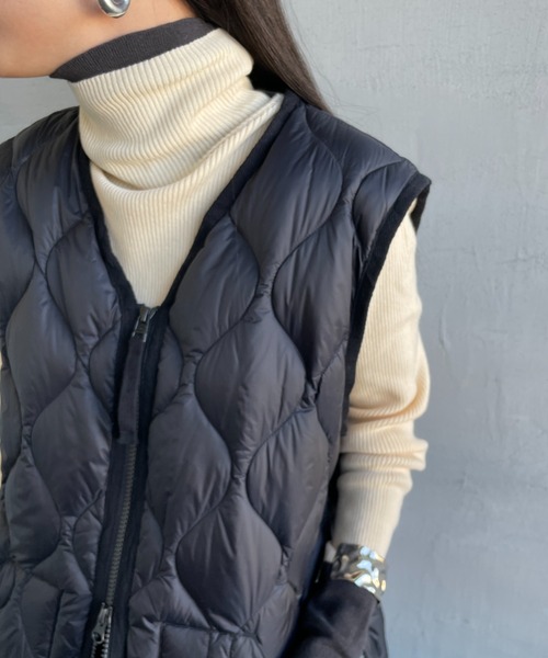 TAION（タイオン）の「【WEB限定】[TAION/タイオン] MILITARY VネックWジップ ダウンベスト（ダウンベスト・レディース・オリーブ/ブラック・L/M）」の14枚目の写真