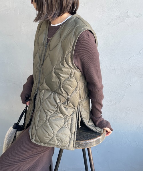 TAION（タイオン）の「【WEB限定】[TAION/タイオン] MILITARY VネックWジップ ダウンベスト（ダウンベスト・レディース・オリーブ/ブラック・L/M）」の17枚目の写真