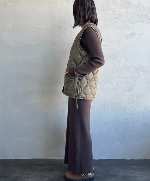 TAION（タイオン）の「【WEB限定】[TAION/タイオン] MILITARY VネックWジップ ダウンベスト（ダウンベスト・レディース・オリーブ/ブラック・L/M）」の22枚目の写真