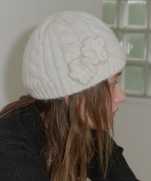 GIUNON（ジウノン）の「flower cable knit cap / フラワーケーブルニットキャップ（ニットキャップ/ビーニー）」