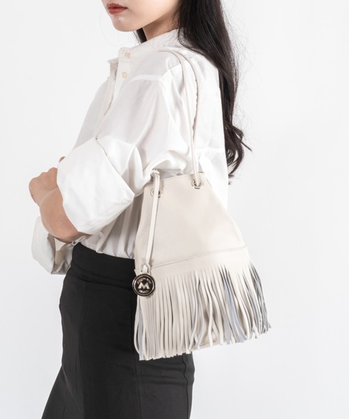 marco masi（マルコマージ）の「【MARCO MASI/マルコマージ】巾着 ショルダーバッグ バケツバッグ フリンジバッグ（ショルダーバッグ・レディース・シルバー/ブラック/アイボリー・FREE）」の2枚目の写真