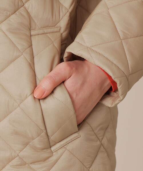 MACKINTOSH LONDON(マッキントッシュ ロンドン)の「【Precious12月号/婦人画報11月号掲載】【TilburyNocollarmiddleティルベリーノーカラーミドル】エアリーキルティングノーカラーコート(ノーカラーコート・レディース・ブラック/ワイン/ベージュ・38/40)」の8枚目の写真