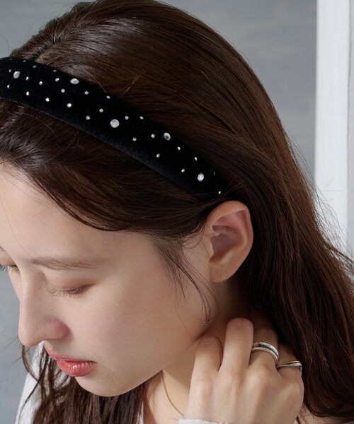 Kastane(カスタネ)の「【fiw.】スタッズベロアカチューシャ(カチューシャ・レディース・ブラック・FREE)」の1枚目の写真