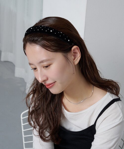 Kastane(カスタネ)の「【fiw.】スタッズベロアカチューシャ(カチューシャ・レディース・ブラック・FREE)」の2枚目の写真