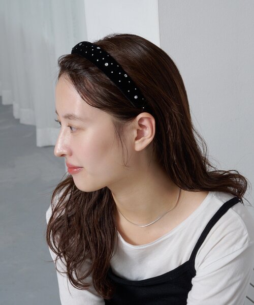 Kastane(カスタネ)の「【fiw.】スタッズベロアカチューシャ(カチューシャ・レディース・ブラック・FREE)」の3枚目の写真