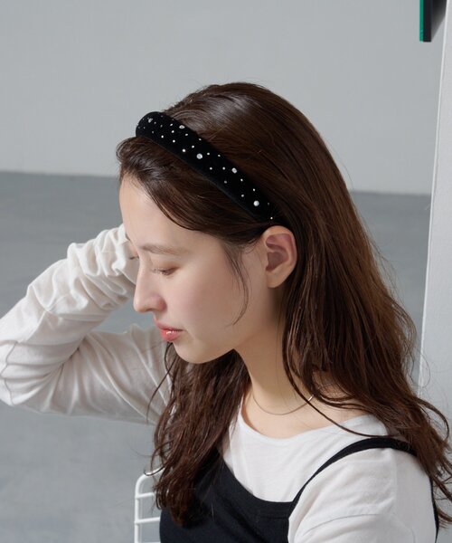 Kastane(カスタネ)の「【fiw.】スタッズベロアカチューシャ(カチューシャ・レディース・ブラック・FREE)」の4枚目の写真