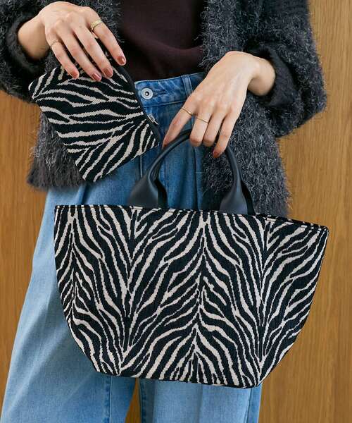 le.coeur blanc（ルクールブラン）の「ポーチ付きジャガードトート（トートバッグ・レディース・ブラック系その他/ブラウン系その他2・FREE）」の2枚目の写真