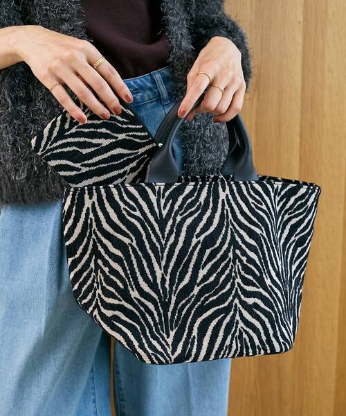 le.coeur blanc（ルクールブラン）の「ポーチ付きジャガードトート（トートバッグ・レディース・ブラック系その他/ブラウン系その他2・FREE）」の4枚目の写真