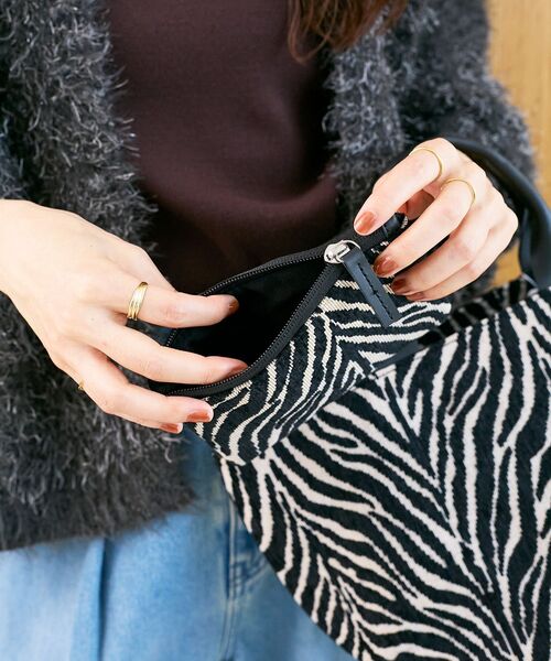 le.coeur blanc（ルクールブラン）の「ポーチ付きジャガードトート（トートバッグ・レディース・ブラック系その他/ブラウン系その他2・FREE）」の5枚目の写真