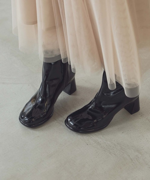 Gready Brilliant（グレディブリリアン）の「エナメルショートブーツ（ブーツ・レディース・ブラック・36/37/38）」の2枚目の写真