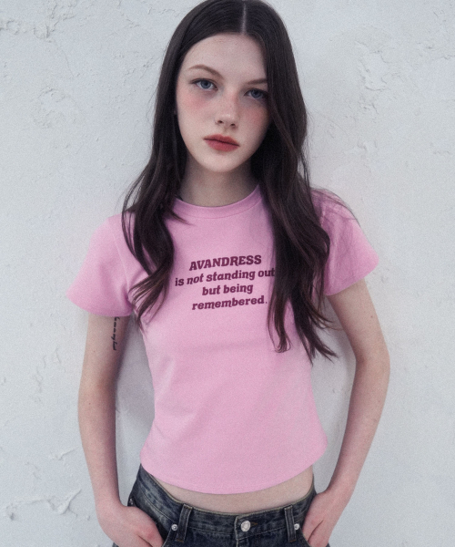 AVANDRESS(アバンドレス )の「Rizz Crop T-Shirt - 5COL(Tシャツ/カットソー・レディース・ライトブルー/アイボリー/ホワイト×レッド/ピンク系その他/ピンク・SMALL/MEDIUM)」の6枚目の写真