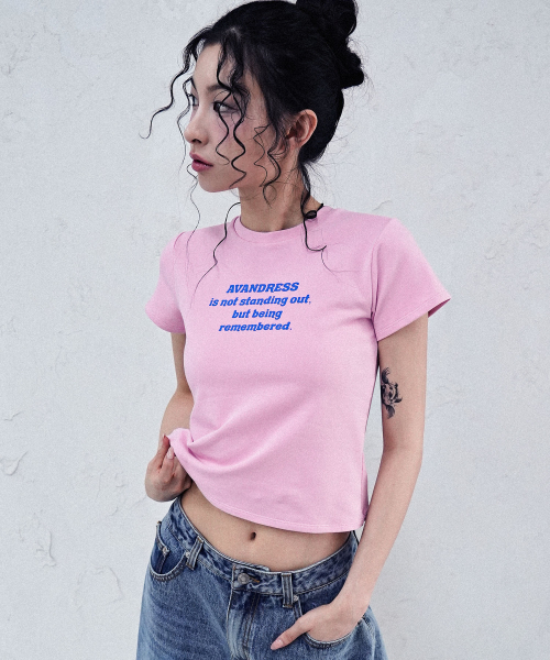 AVANDRESS(アバンドレス )の「Rizz Crop T-Shirt - 5COL(Tシャツ/カットソー・レディース・ライトブルー/アイボリー/ホワイト×レッド/ピンク系その他/ピンク・SMALL/MEDIUM)」の7枚目の写真