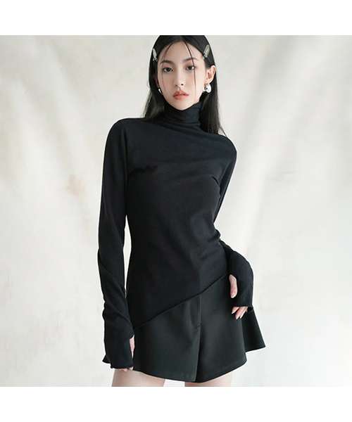 AVANDRESS(アバンドレス )の「Diagonal Turtleneck Knit BLACK(Tシャツ/カットソー・レディース・ブラック・SMALL/MEDIUM)」の1枚目の写真