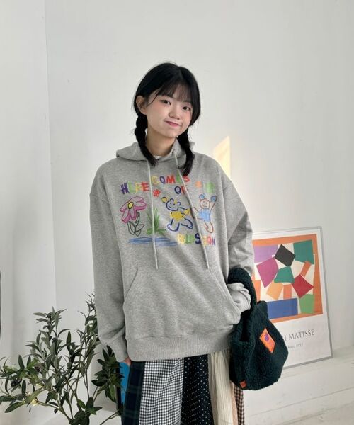 GRAVER（グレーバー）の「[ユニセックス]ヒアカムズオブドローイングフードパーカー_ブラック（パーカー・レディース・ブラック・SMALL/MEDIUM/LARGE）」の3枚目の写真