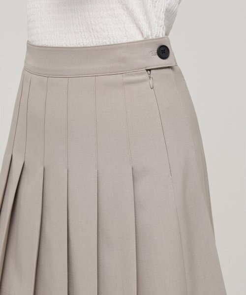 MUSINSA STANDARD WOMAN(ムシンサスタンダードウーマン)の「レディースプリーツミニスカート【ライトベージュ】(スカート・レディース・その他・SMALL/MEDIUM/LARGE/X-SMALL)」の4枚目の写真