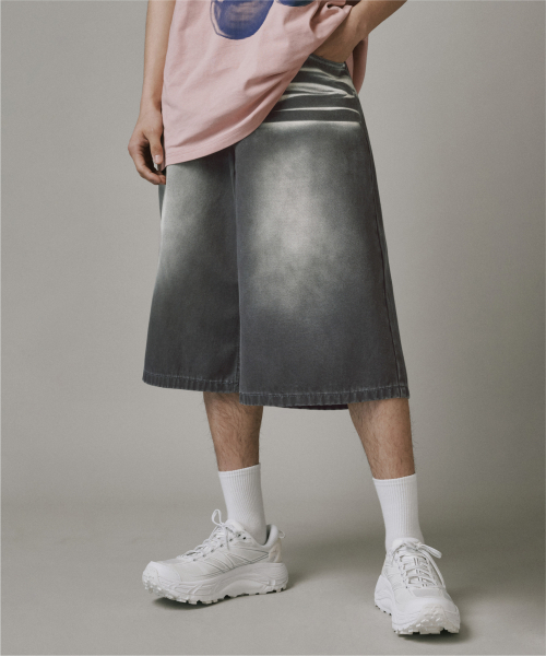 Verdnt（バーダント）の「スプレードミンゴウォッシングデニムショートパンツ[グレー]（その他パンツ・レディース・グレー・SMALL/MEDIUM/LARGE/X-LARGE）」の2枚目の写真