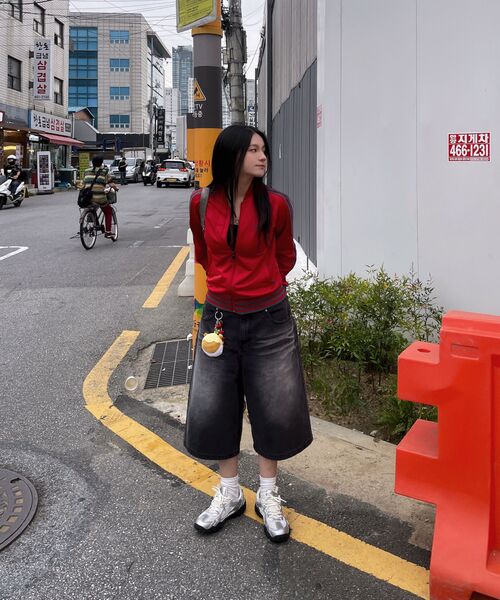 Verdnt（バーダント）の「スプレードミンゴウォッシングデニムショートパンツ[グレー]（その他パンツ・レディース・グレー・SMALL/MEDIUM/LARGE/X-LARGE）」の10枚目の写真