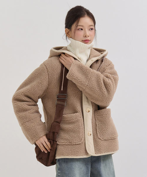 CHASECULT(チェイスカルト)の「女性ボアフードコート-ベージュ(その他アウター・レディース・Beige・85/90)」の2枚目の写真