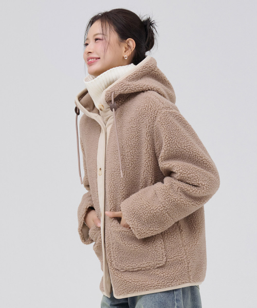 CHASECULT(チェイスカルト)の「女性ボアフードコート-ベージュ(その他アウター・レディース・Beige・85/90)」の4枚目の写真