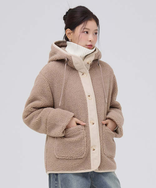 CHASECULT(チェイスカルト)の「女性ボアフードコート-ベージュ(その他アウター・レディース・Beige・85/90)」の5枚目の写真
