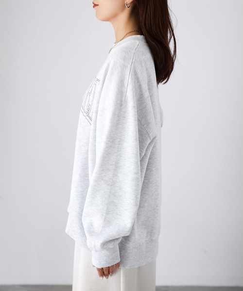 Riberry(リベリー)の「カレッジロゴ刺繍裏起毛スウェット(スウェット・レディース・ダークブラウン/チャコールグレー/オートミール・FREE)」の15枚目の写真
