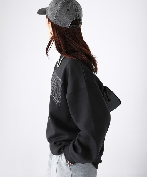 Riberry(リベリー)の「カレッジロゴ刺繍裏起毛スウェット(スウェット・レディース・ダークブラウン/チャコールグレー/オートミール・FREE)」の12枚目の写真