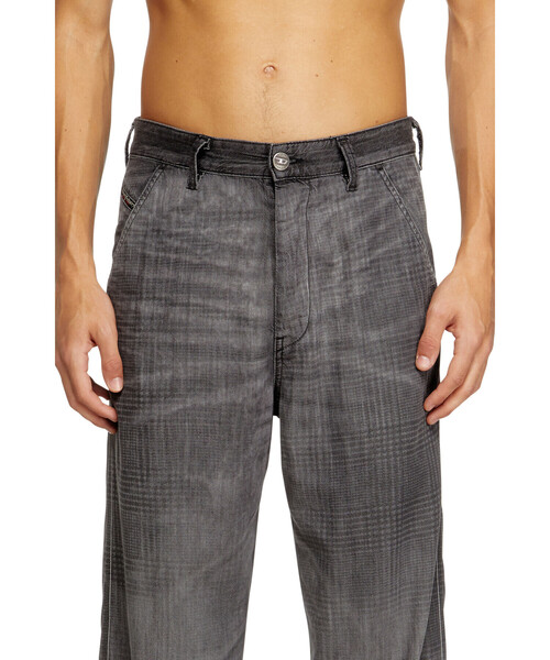 DIESEL(ディーゼル)の「メンズ レギュラーフィットデニムパンツ D-PHANT-CHINO-S2(デニムパンツ・メンズ・ブラック・28inch/26inch/34inch/32inch/30inch)」の3枚目の写真