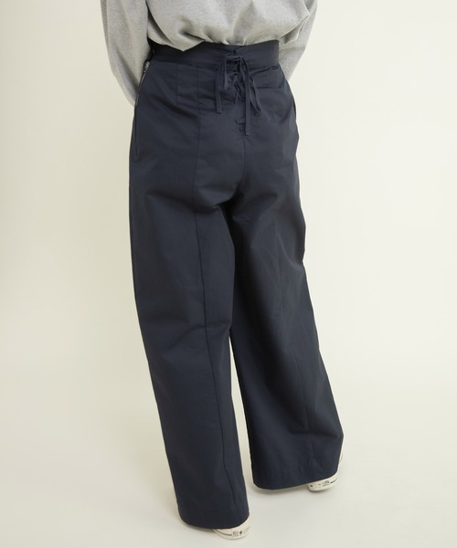 CHILD WOMAN(チャイルドウーマン)の「ツイル 後ろレースアップセーラーパンツ(その他パンツ・レディース・ベージュ/ネイビー・36/38)」の6枚目の写真