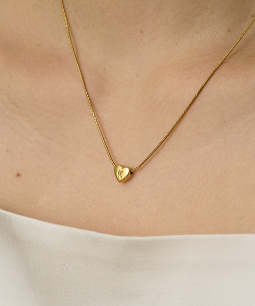 VATSURICA(バツリカ)の「〈LOINE〉金属アレルギー対応 / ステンレス / ハート イニシャルネックレス(ネックレス・レディース・K/M/A/R/Y/S・FREE)」の3枚目の写真