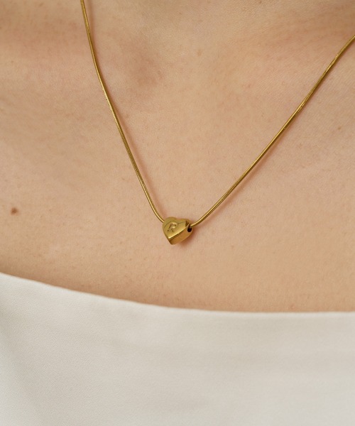 VATSURICA(バツリカ)の「〈LOINE〉金属アレルギー対応 / ステンレス / ハート イニシャルネックレス(ネックレス・レディース・K/M/A/R/Y/S・FREE)」の4枚目の写真