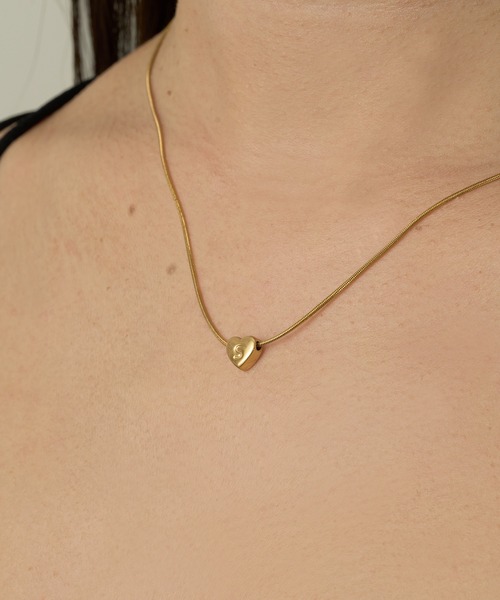 VATSURICA(バツリカ)の「〈LOINE〉金属アレルギー対応 / ステンレス / ハート イニシャルネックレス(ネックレス・レディース・K/M/A/R/Y/S・FREE)」の5枚目の写真